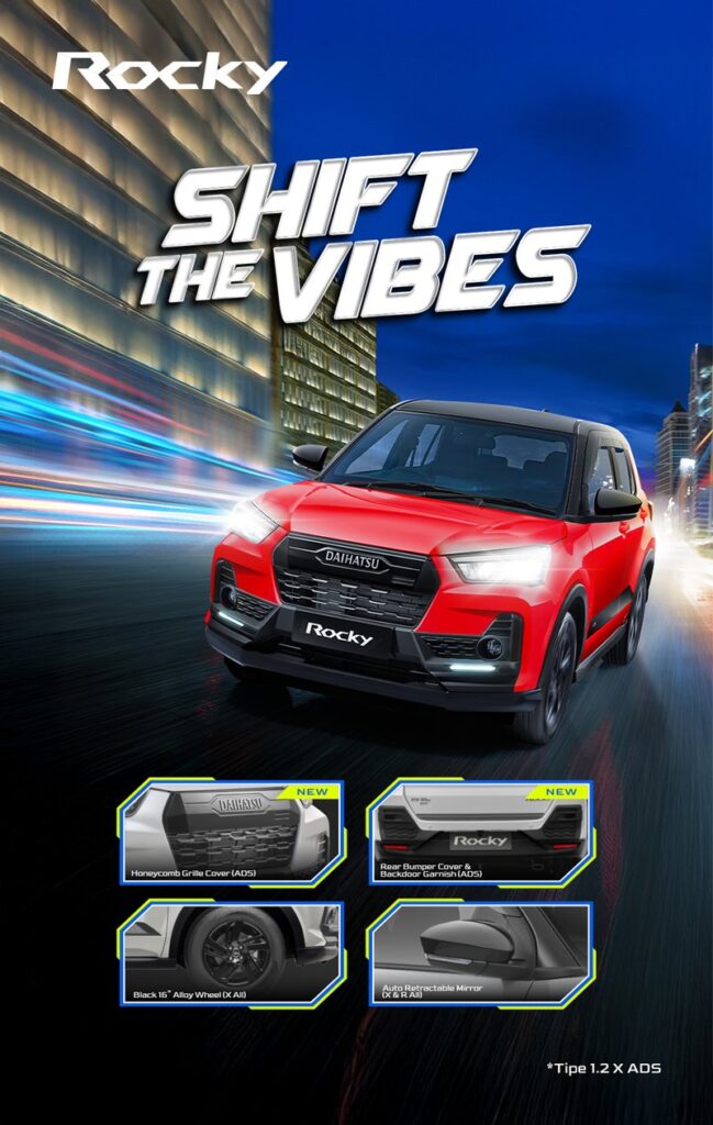 Iklan Daihatsu Rocky merah-hitam Shift The Vibes, menyoroti fitur Honeycomb Grille, Rear Bumper Cover, dan 1.2 X ADS.