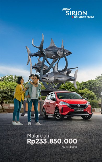 Iklan New Sirion merah, Sahabat Muda, harga mulai dari Rp 233.850.000 OTR Jakarta, dengan latar belakang patung ikan.